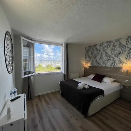 Hotell Couett'hotel Port De Plaisance, Les Pieds Dans L'eau