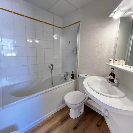 Couett'hotel Port De Plaisance, Les Pieds Dans L'eau Hotell 3*