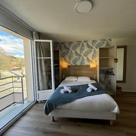 Couett'hotel Port De Plaisance, Les Pieds Dans L'eau Готель