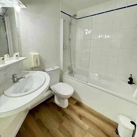 Couett'hotel Port De Plaisance, Les Pieds Dans L'eau Готель