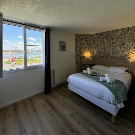 Couett'hotel Port De Plaisance, Les Pieds Dans L'eau Готель Брест