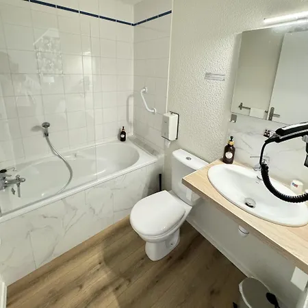 Couett'hotel Port De Plaisance, Les Pieds Dans L'eau Готель