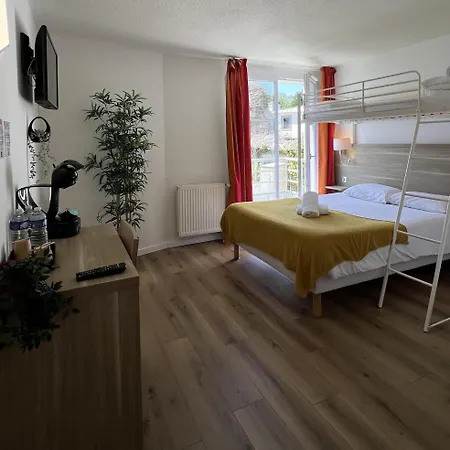 Couett'hotel Port De Plaisance, Les Pieds Dans L'eau 브레스트