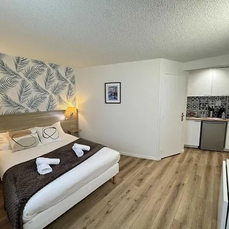 Couett'hotel Port De Plaisance, Les Pieds Dans L'eau Готель Брест