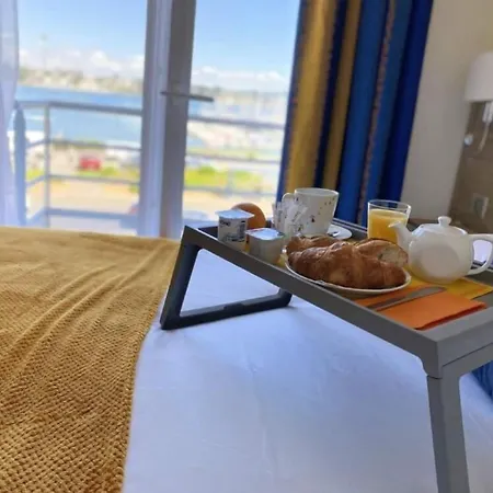 Couett'hotel Port De Plaisance, Les Pieds Dans L'eau 호텔