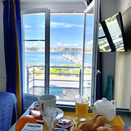 Couett'hotel Port De Plaisance, Les Pieds Dans L'eau 3* 브레스트
