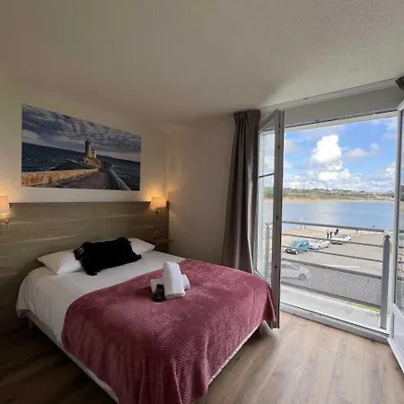 Couett'hotel Port De Plaisance, Les Pieds Dans L'eau 호텔 3*