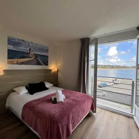 Couett'hotel Port De Plaisance, Les Pieds Dans L'eau 3* Брест