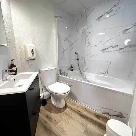 Couett'hotel Port De Plaisance, Les Pieds Dans L'eau 3* Брест