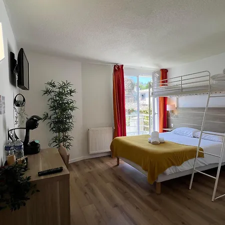Couett'hotel Port De Plaisance, Les Pieds Dans L'eau Μπρεστ