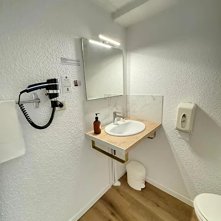 Couett'hotel Port De Plaisance, Les Pieds Dans L'eau 3* Brest