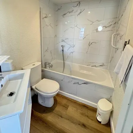 Couett'hotel Port De Plaisance, Les Pieds Dans L'eau Brest