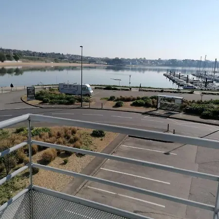 Couett'hotel Port De Plaisance, Les Pieds Dans L'eau Brest