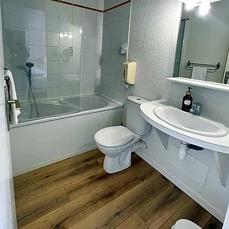 Couett'hotel Port De Plaisance, Les Pieds Dans L'eau Hotel 3*