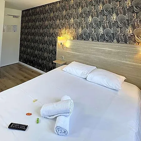 Hotel Couett'hotel Port De Plaisance, Les Pieds Dans L'eau 3*
