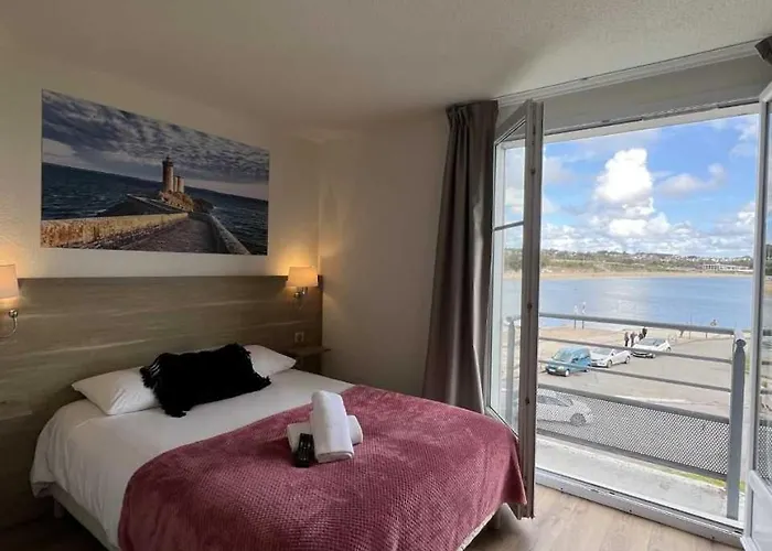 Couett'hotel Port De Plaisance, Les Pieds Dans L'eau 3* 布雷斯特