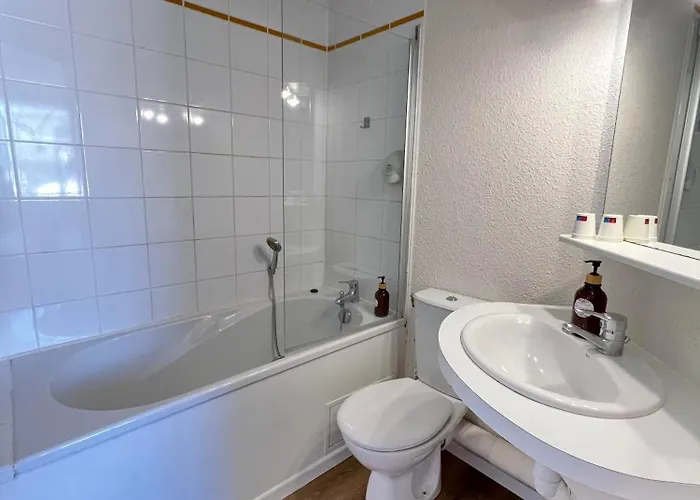 Couett'hotel Port De Plaisance, Les Pieds Dans L'eau Hotel 3*