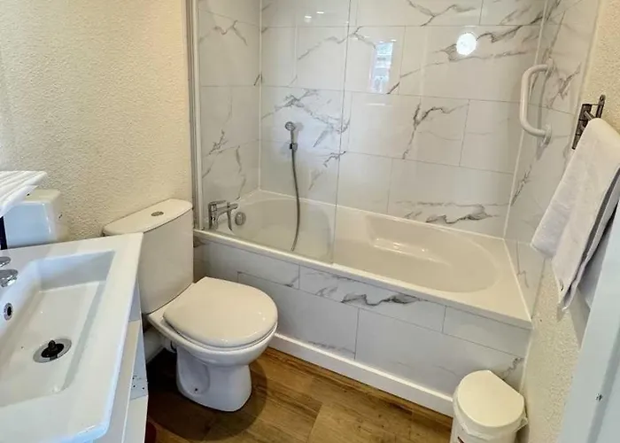 Couett'hotel Port De Plaisance, Les Pieds Dans L'eau 布雷斯特