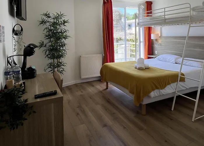 Couett'hotel Port De Plaisance, Les Pieds Dans L'eau Brest