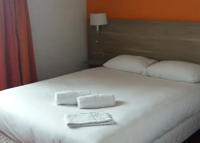 Couett'hotel Port De Plaisance, Les Pieds Dans L'eau Hotel 3*