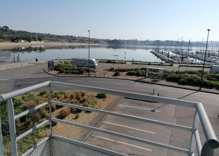 Couett'hotel Port De Plaisance, Les Pieds Dans L'eau Brest